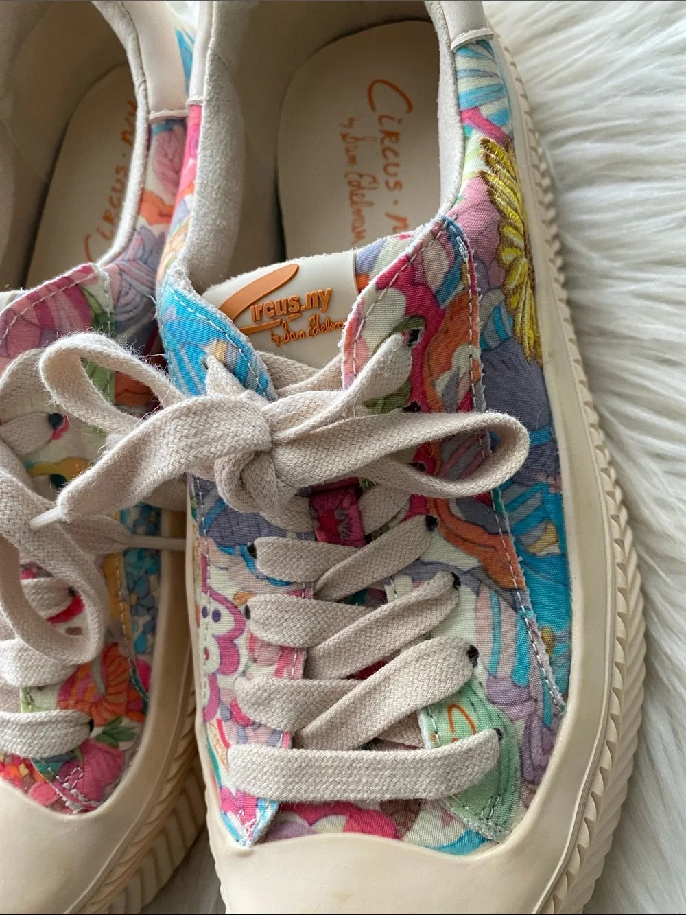 Circus by Sam Edelman bold floral